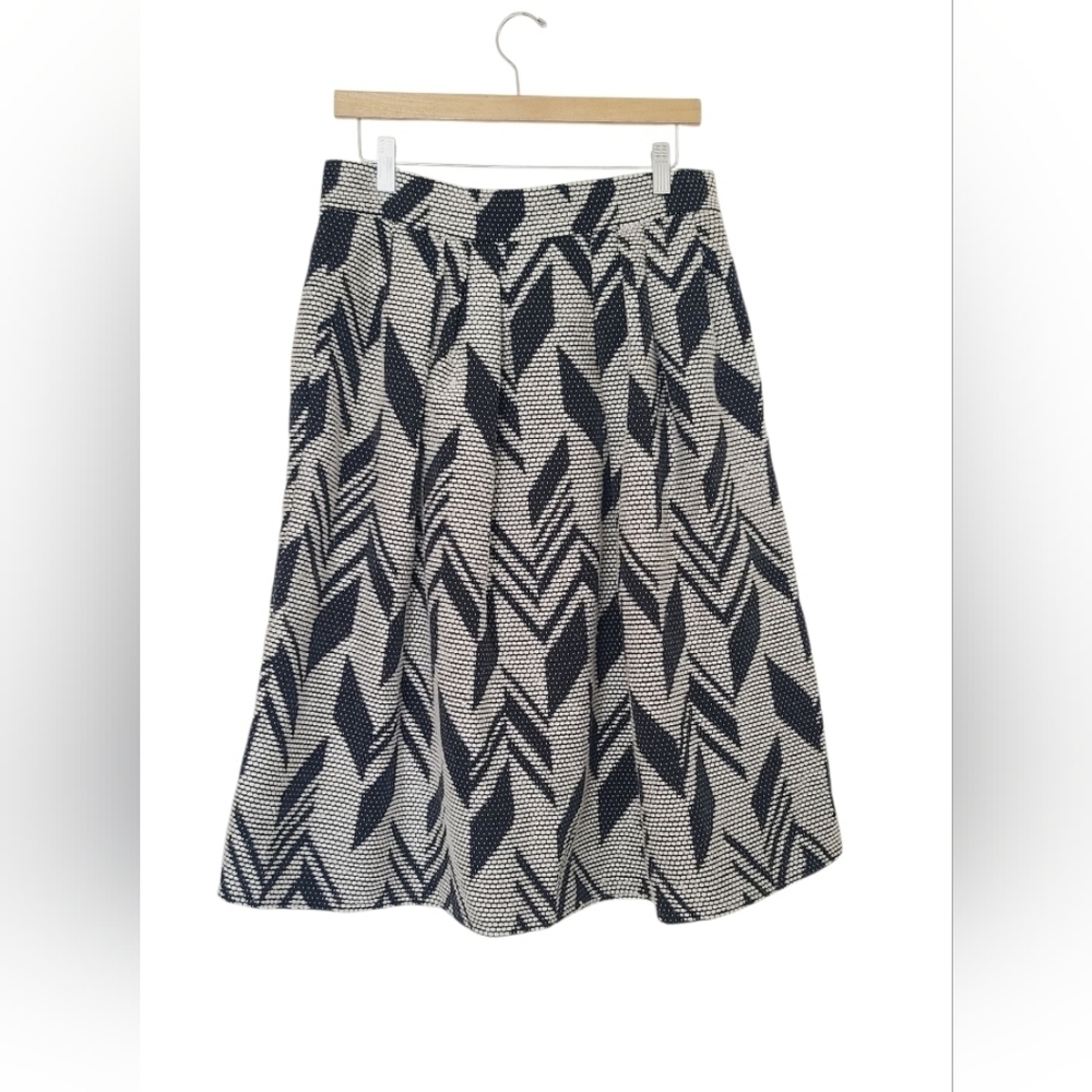 New York & Company Black and White A-Line Skirt Size 8